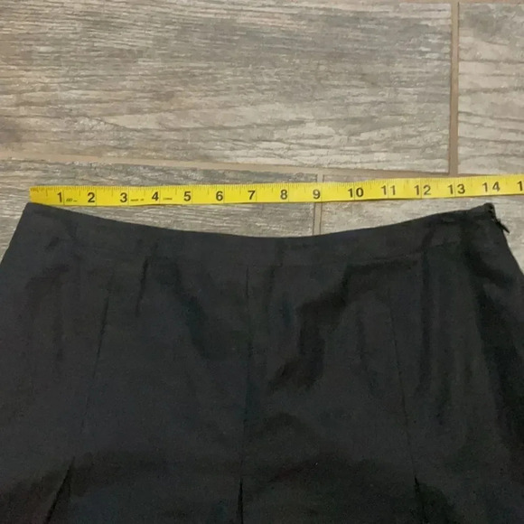 Ann Taylor Loft Pleated Black cotton Skirt Embroidered Details Women’s size 2P - Picture 4 of 10